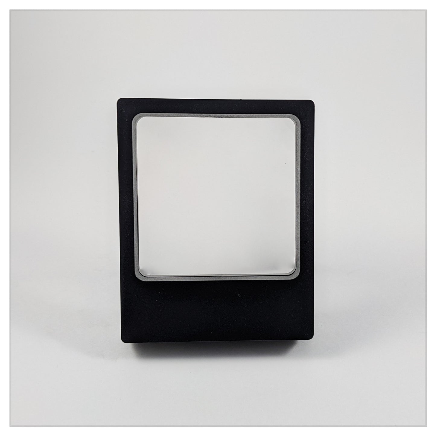 3.5" x 4.3" Legs Label Black