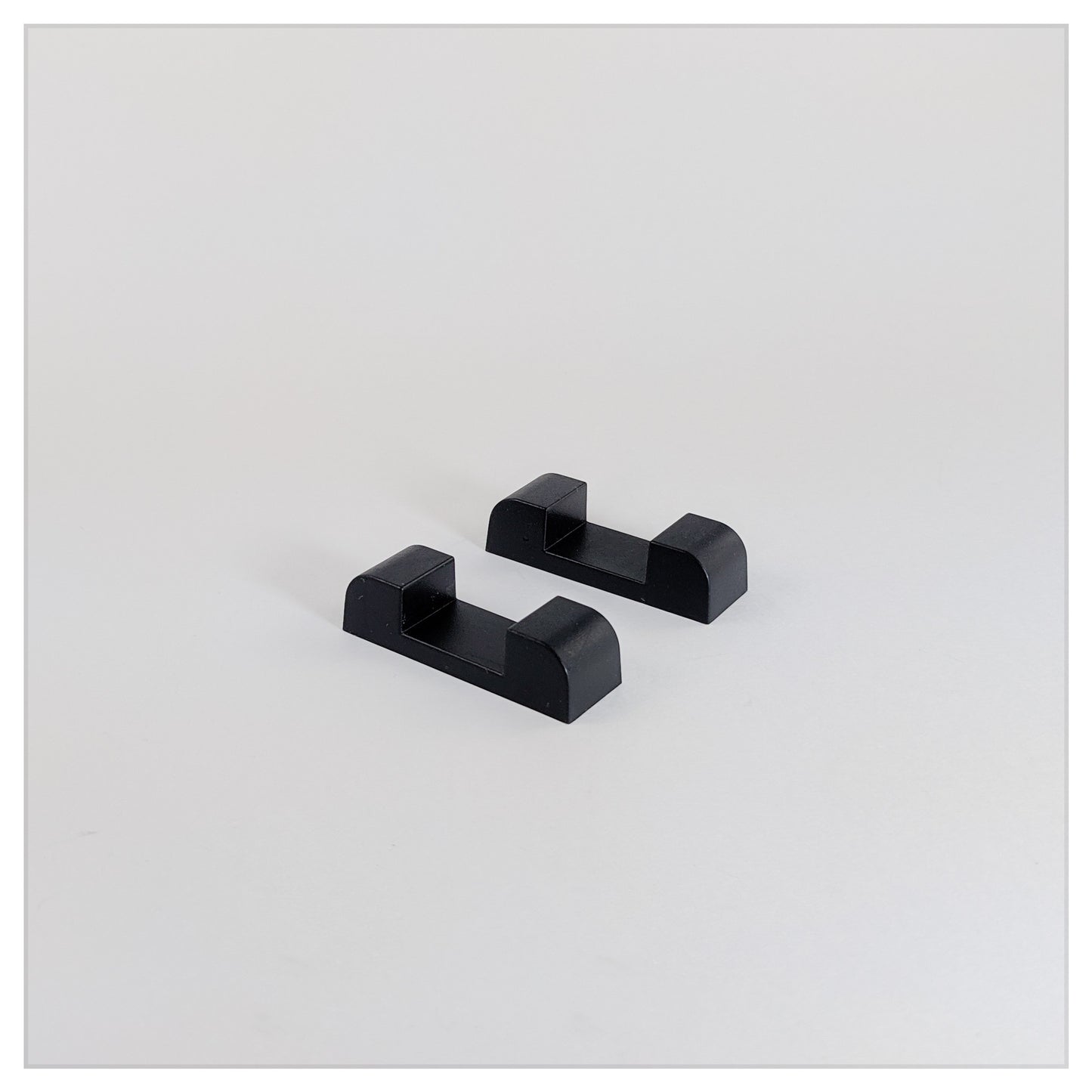 Flat Base Pair - Edge Stand - Black
