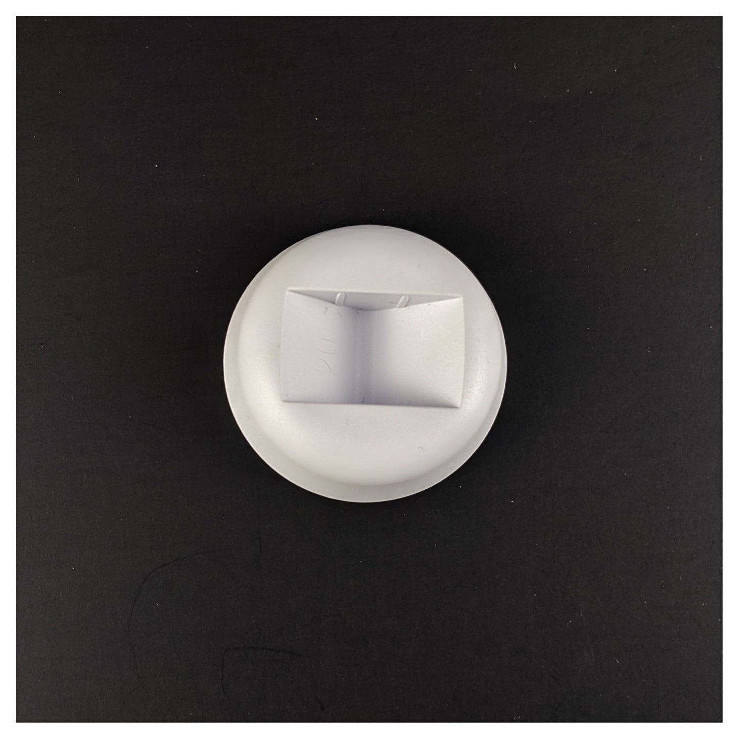 Round Base - Corner Stand - White