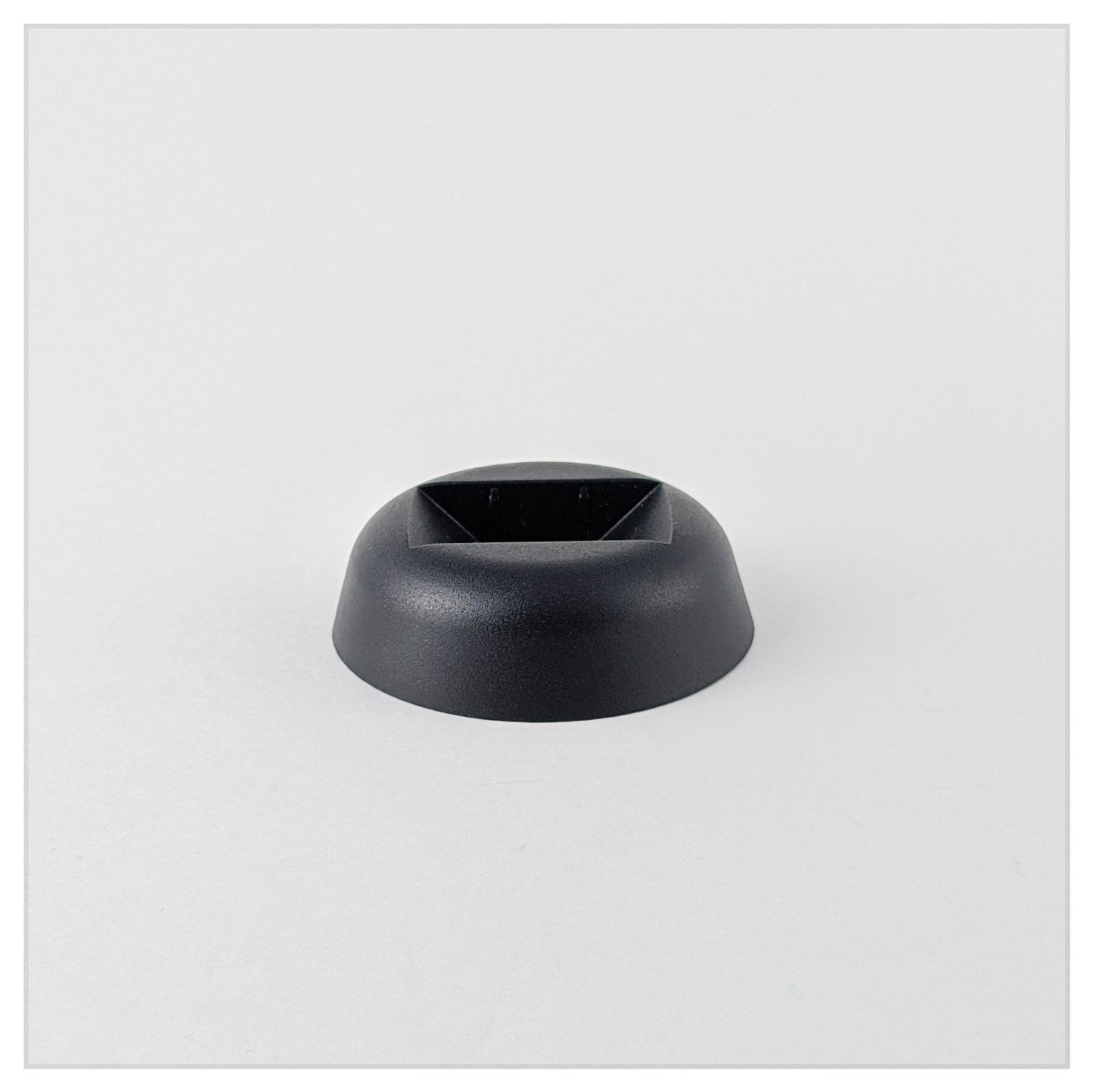Round Base - Corner Stand - Black